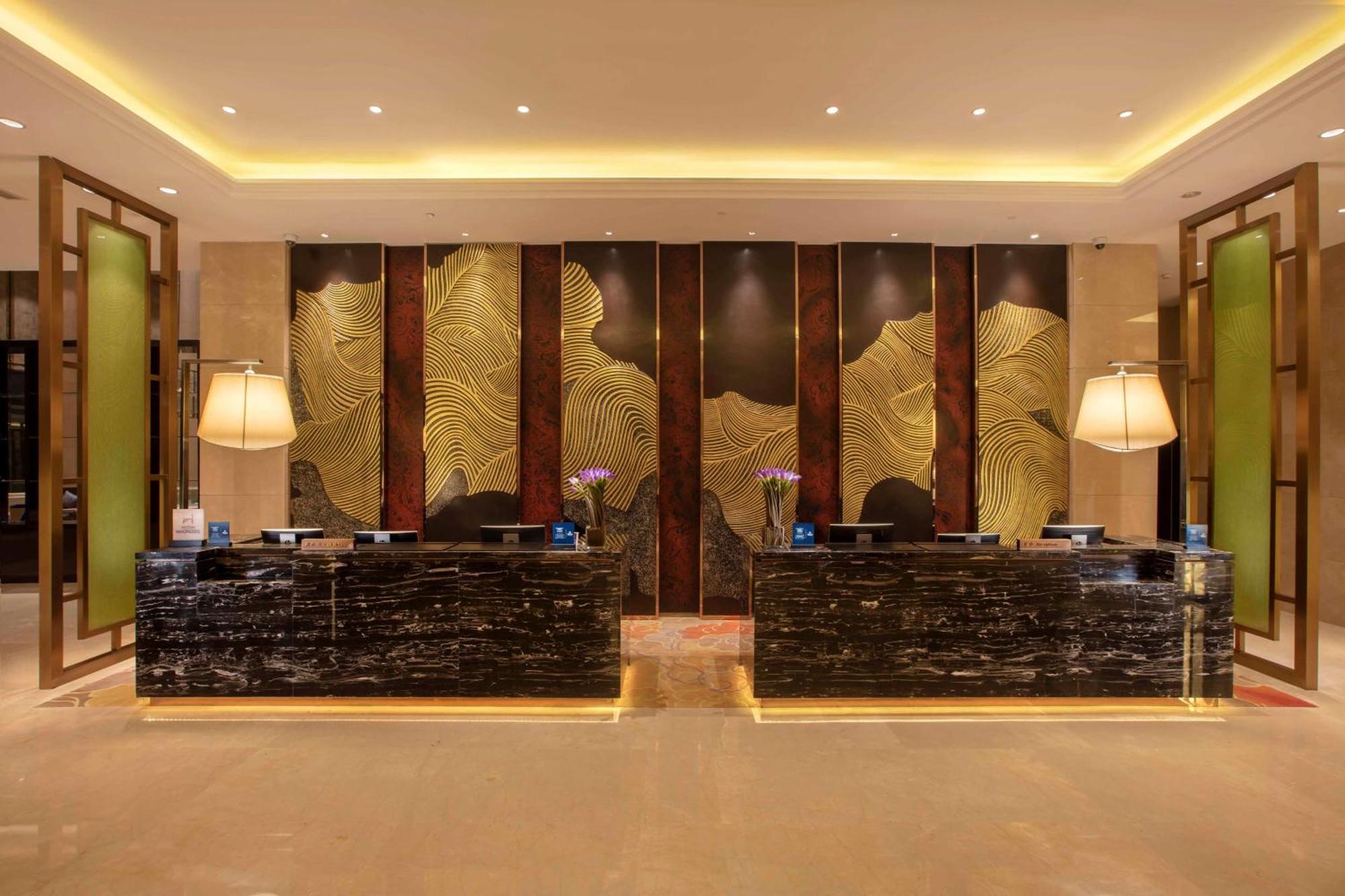 Hilton Wuhan Yangtze Riverside Exterior photo