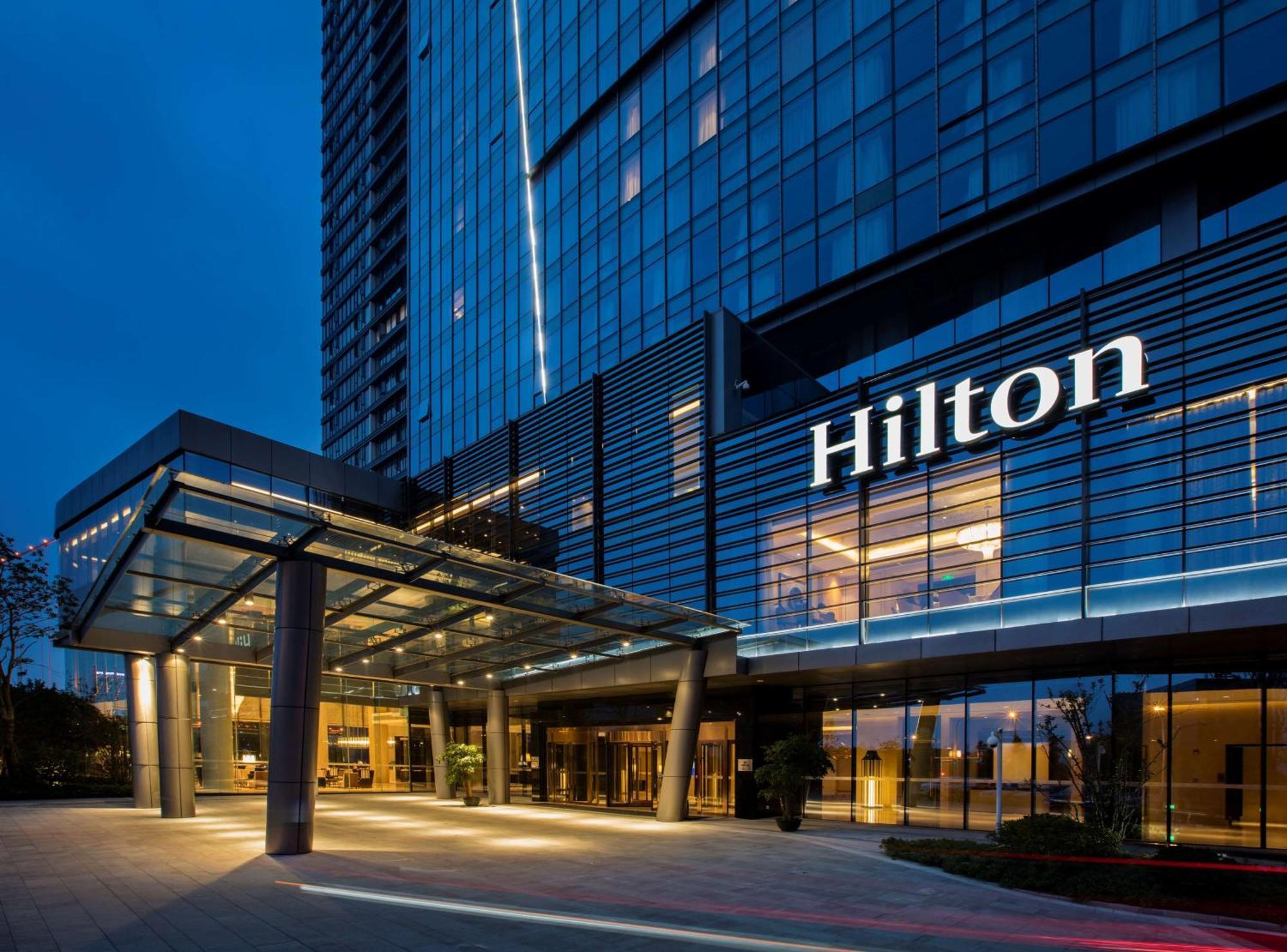 Hilton Wuhan Yangtze Riverside Exterior photo